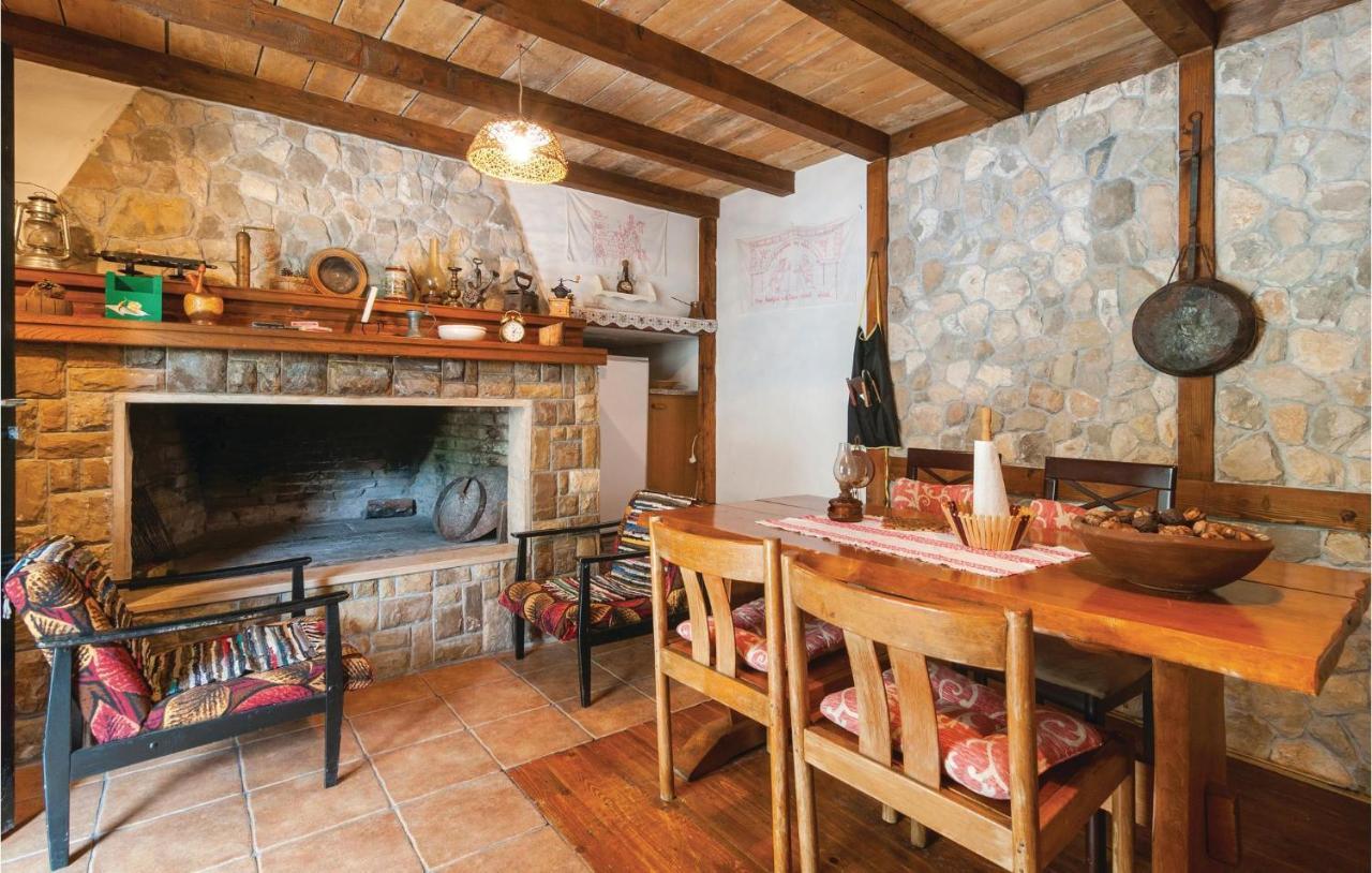 Cozy Home In Podaspilje With Kitchen Svinisce 外观 照片