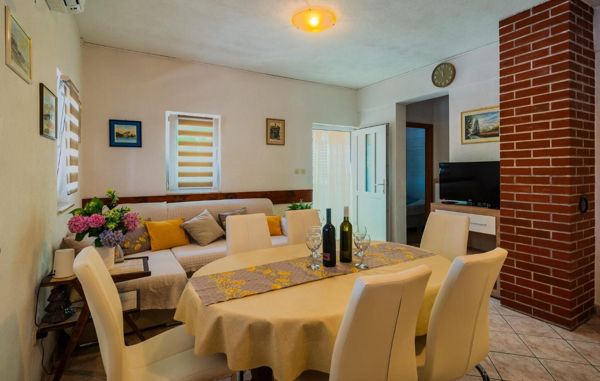 Cozy Home In Podaspilje With Kitchen Svinisce 外观 照片