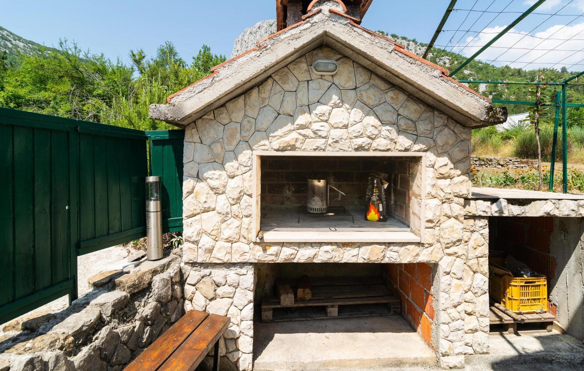 Cozy Home In Podaspilje With Kitchen Svinisce 外观 照片