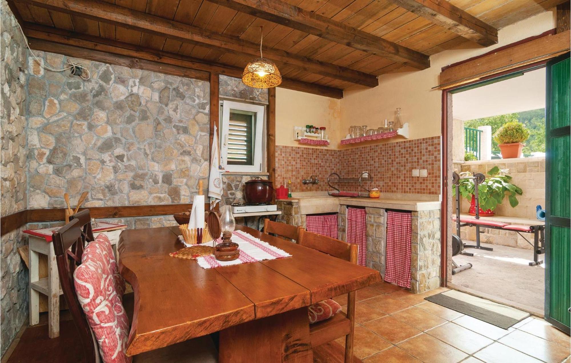 Cozy Home In Podaspilje With Kitchen Svinisce 外观 照片
